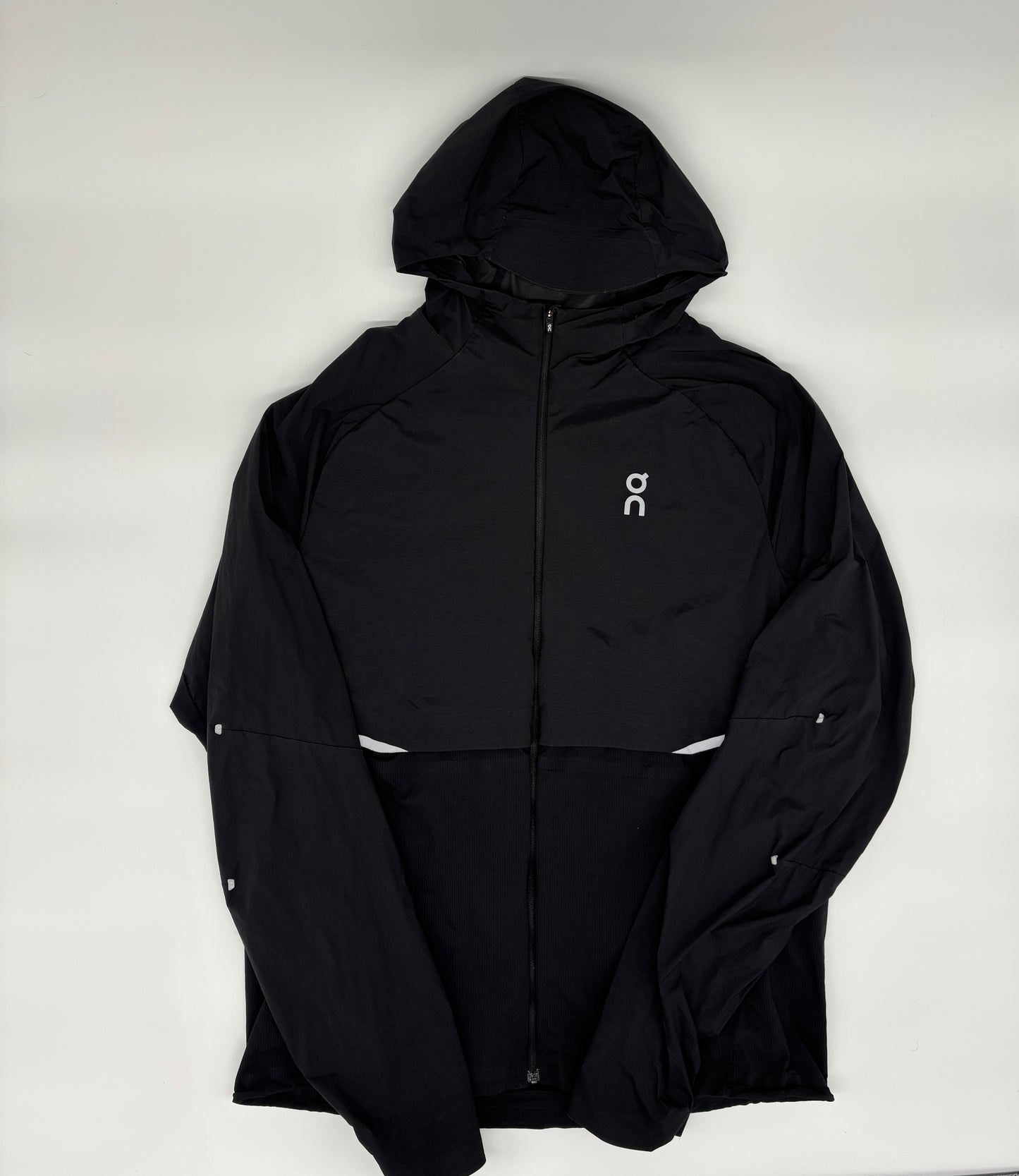 ON RUNNING JACKET