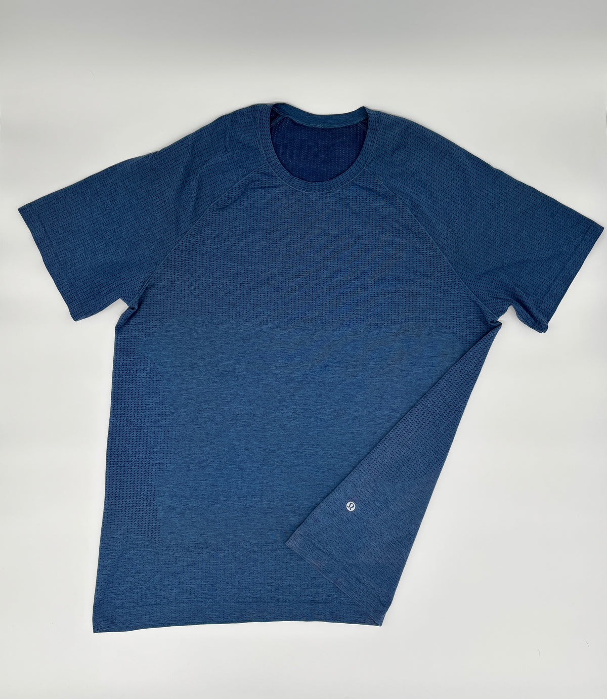 LULULEMON T-SHIRT