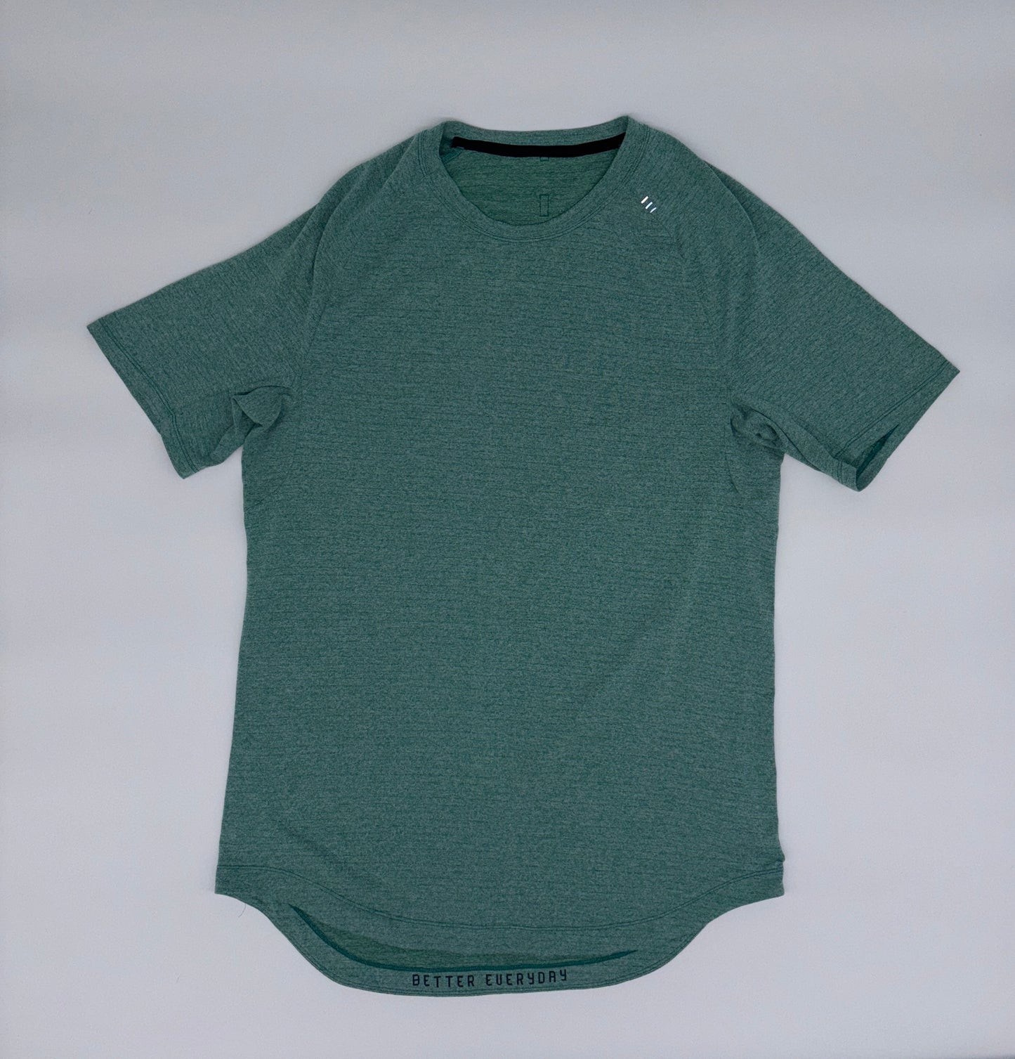 LULULEMON T-SHIRT