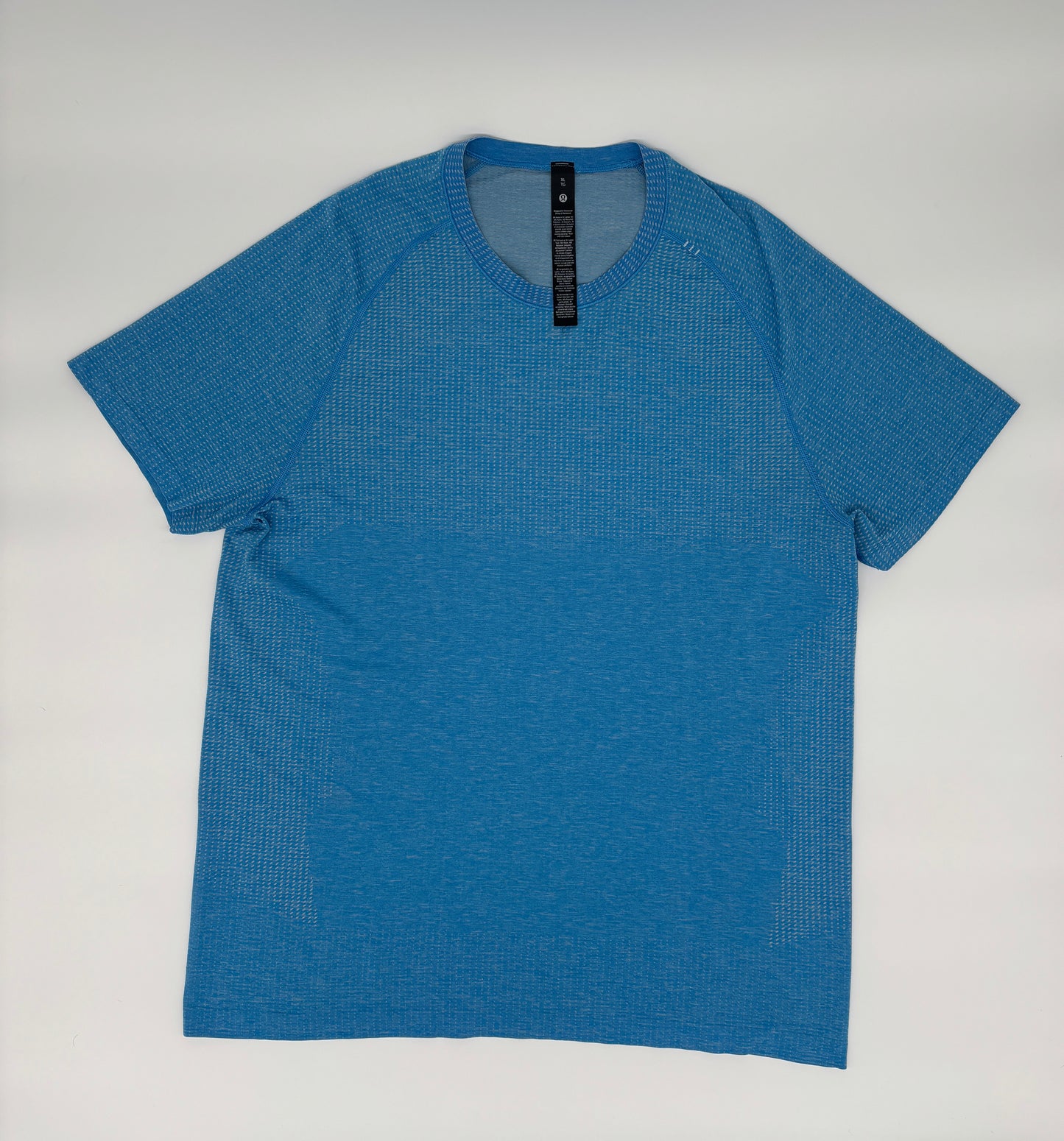 LULULEMON T-SHIRT