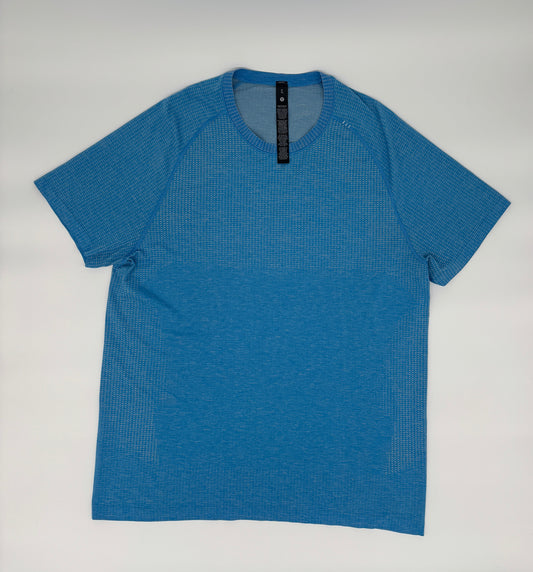 LULULEMON T-SHIRT