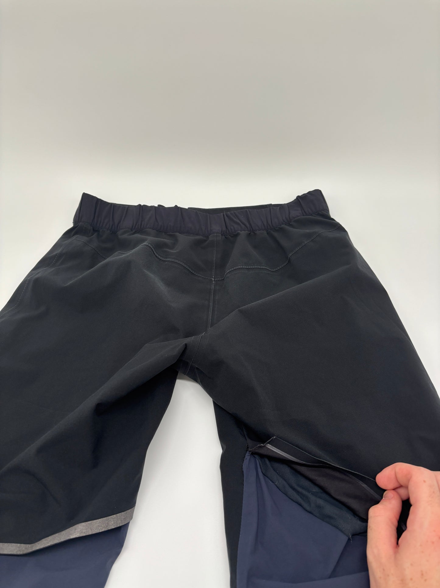 ON RUNNING WATERPROOF PANTS