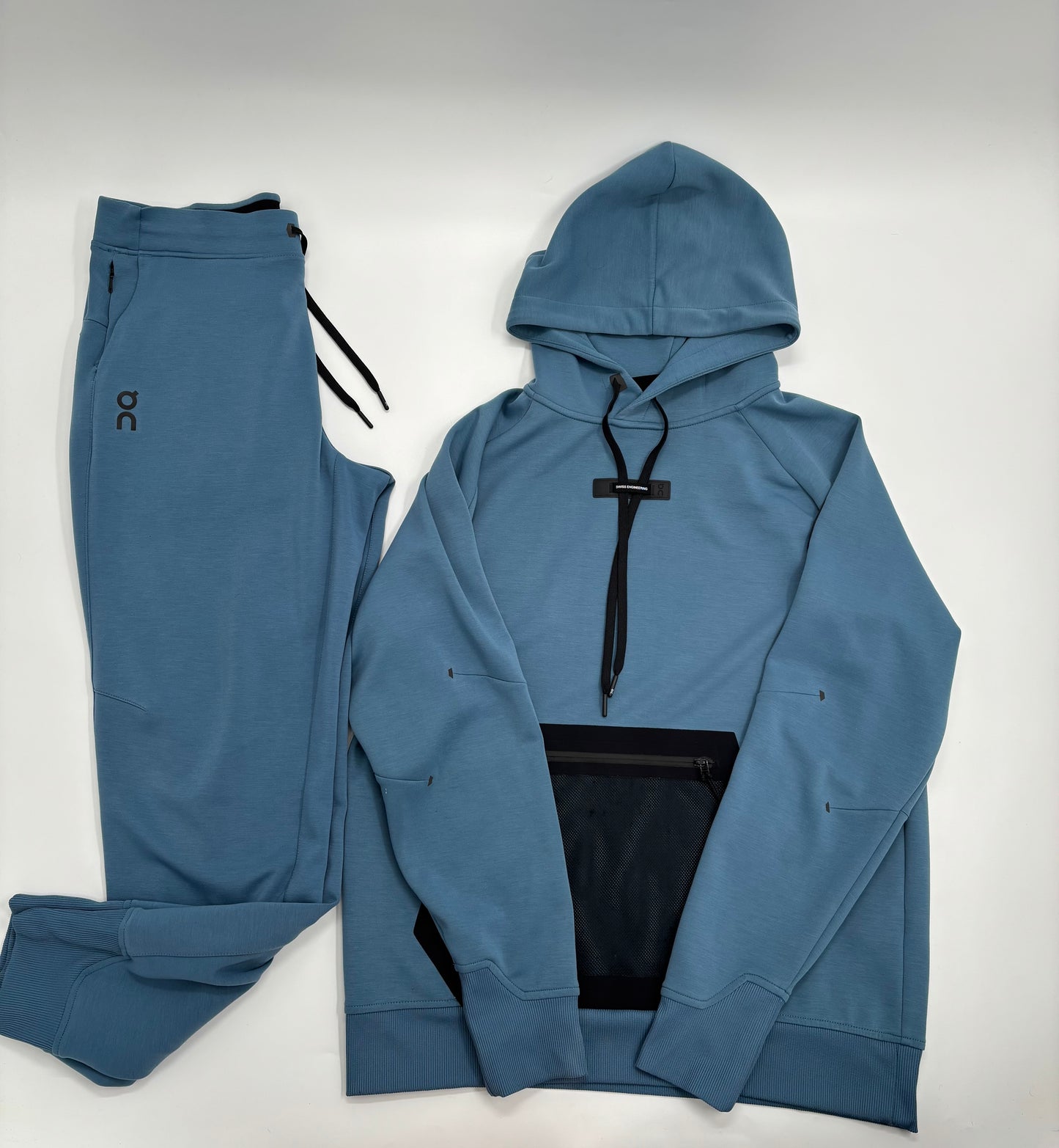 ON RUNNING TRACKSUIT