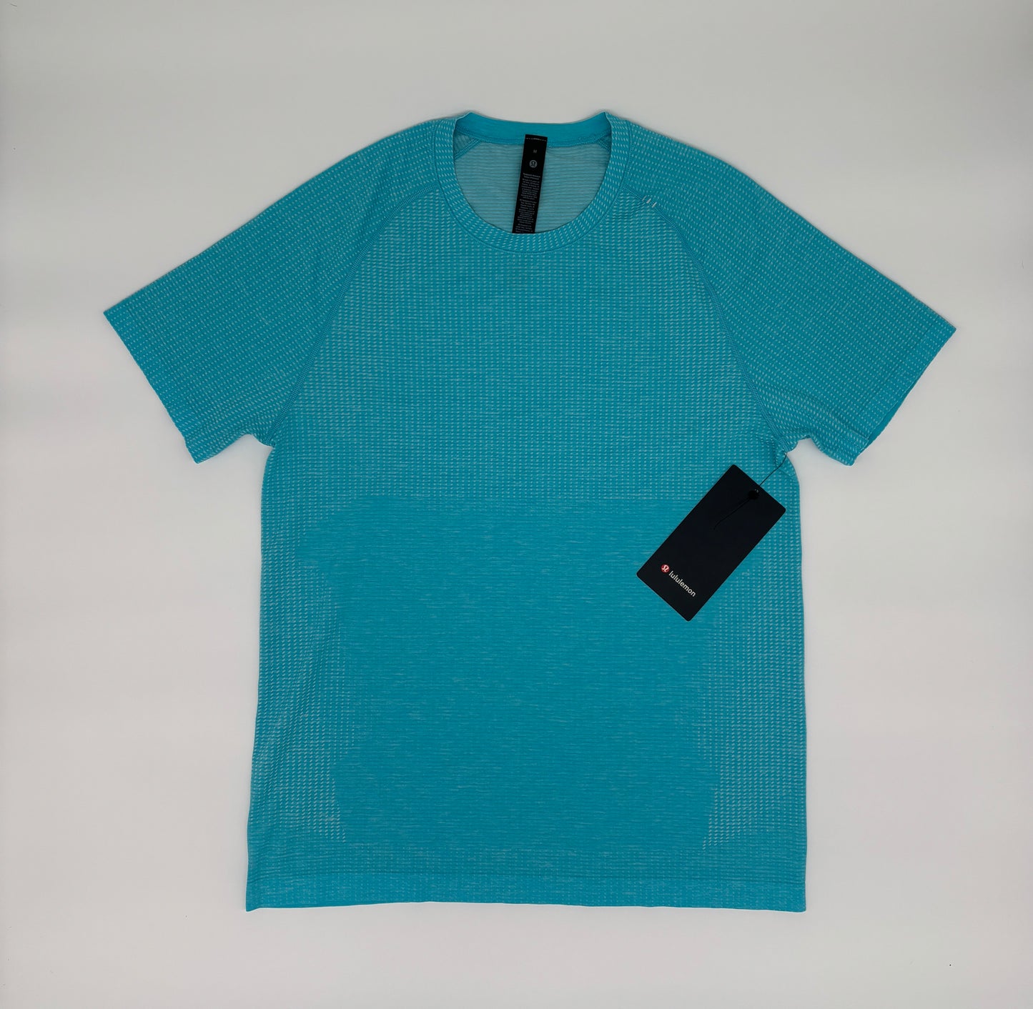 LULULEMON T-SHIRT
