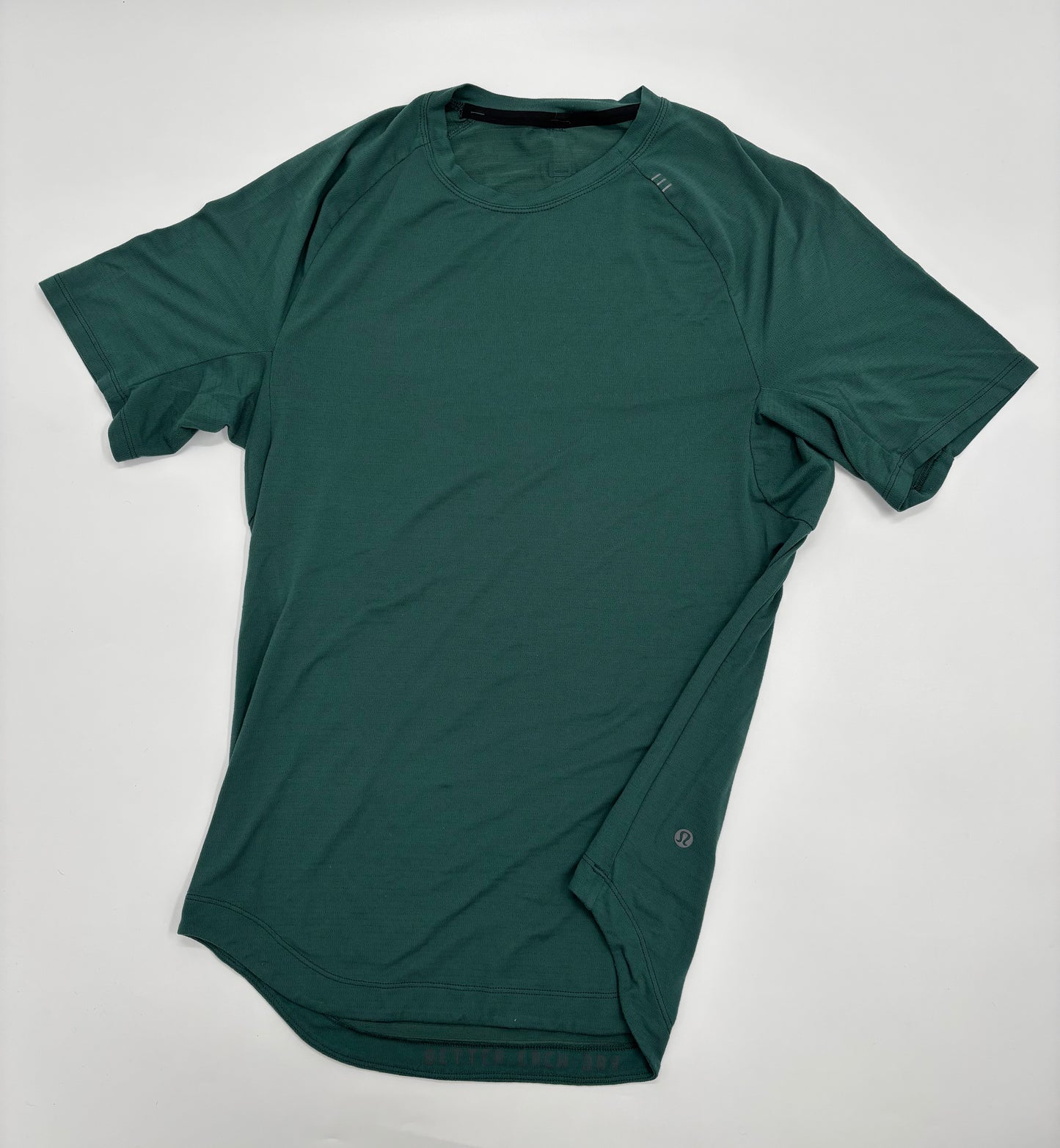 LULULEMON T-SHIRT
