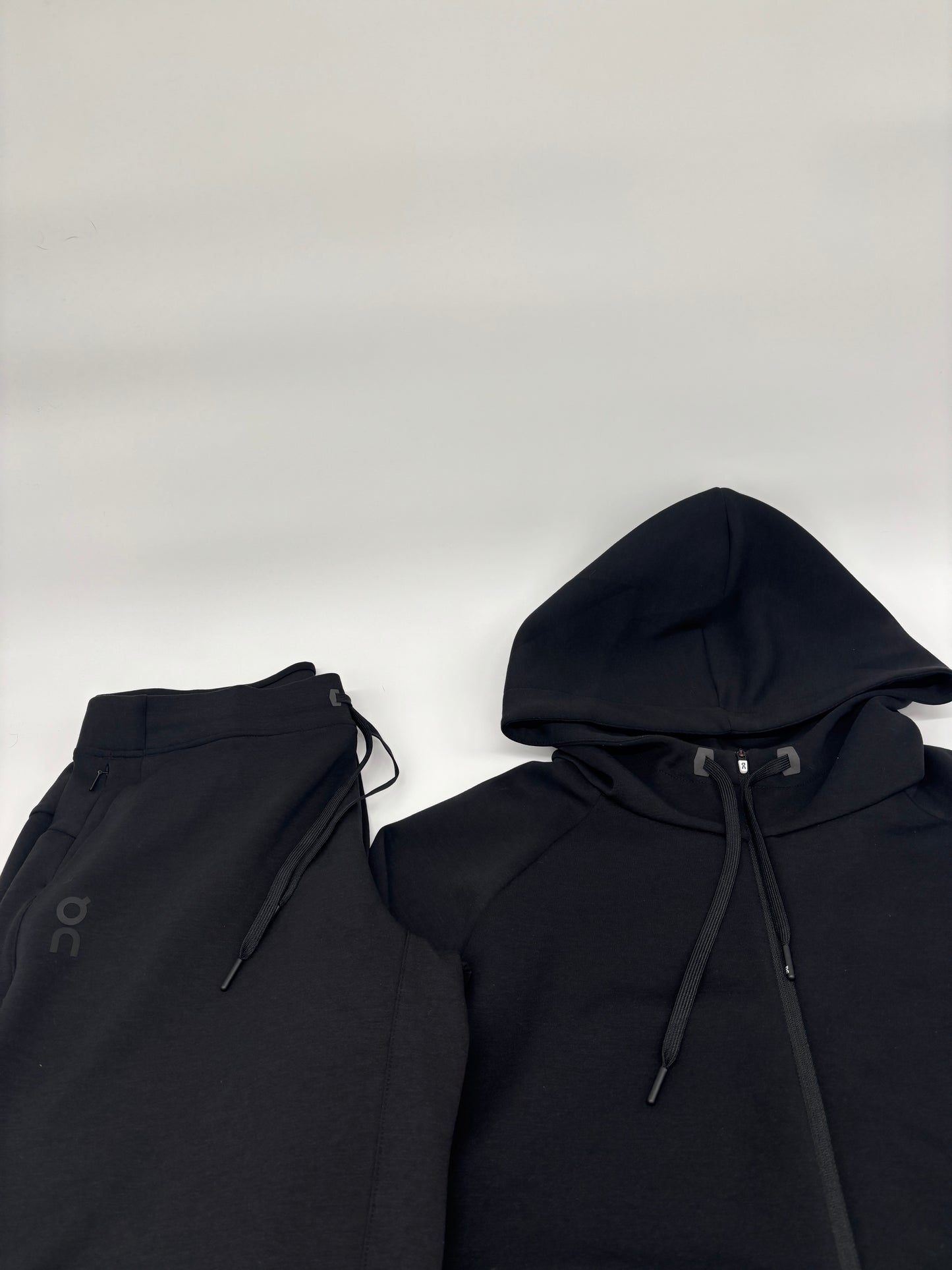 ON RUNNING TRACKSUIT