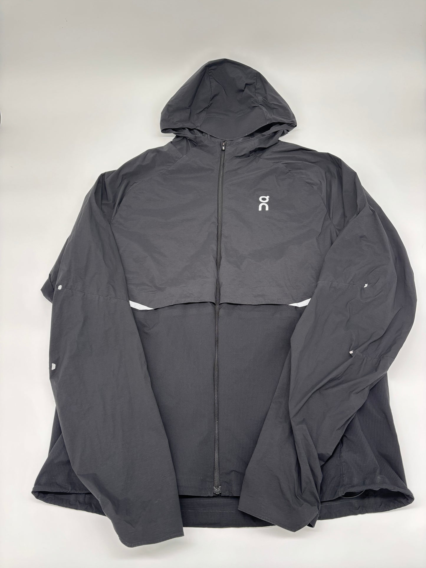 ON RUNNING JACKET