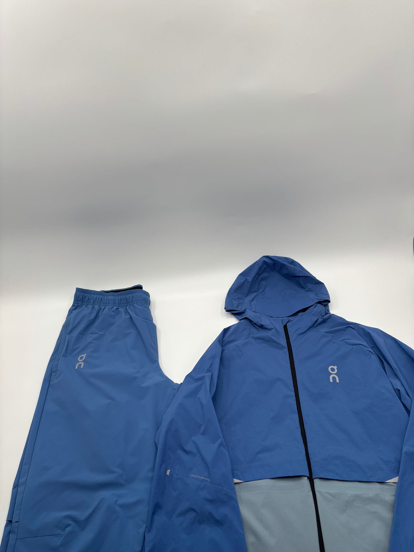ON RUNNING TRACKSUIT