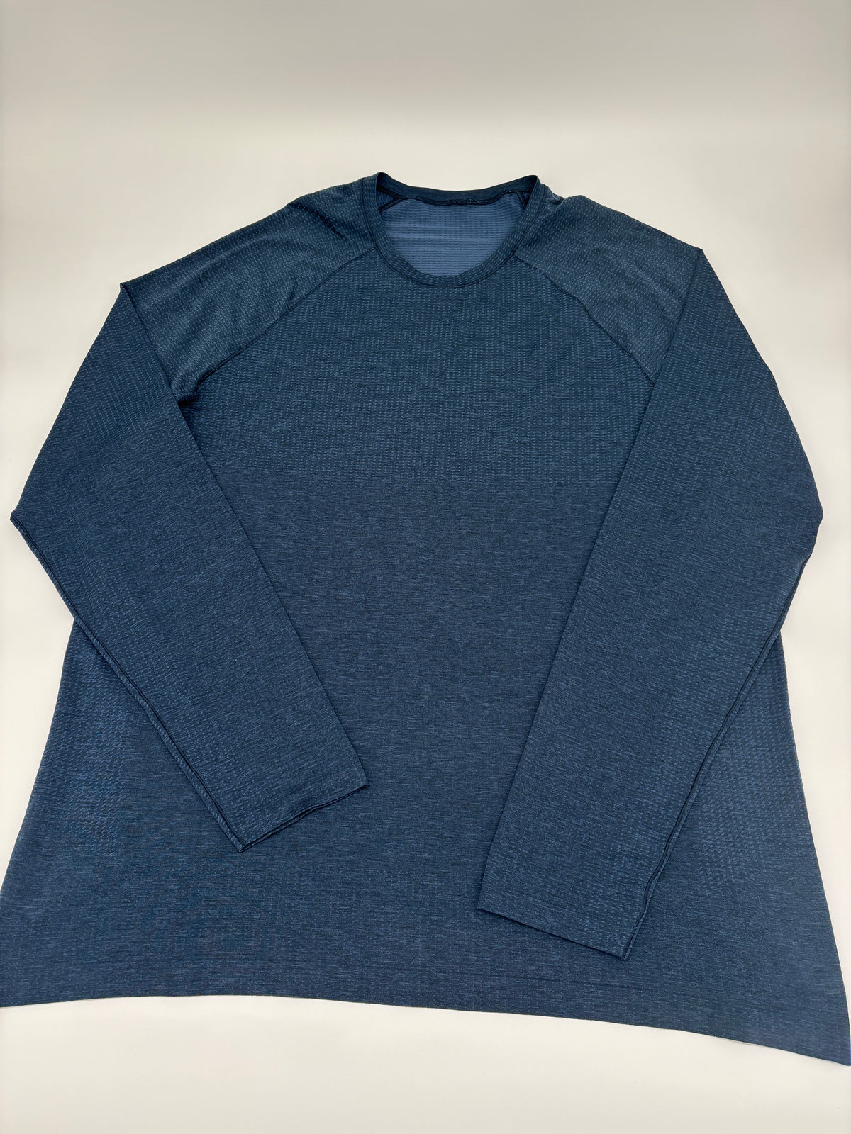 LULULEMON LONG SLEEVED T-SHIRT
