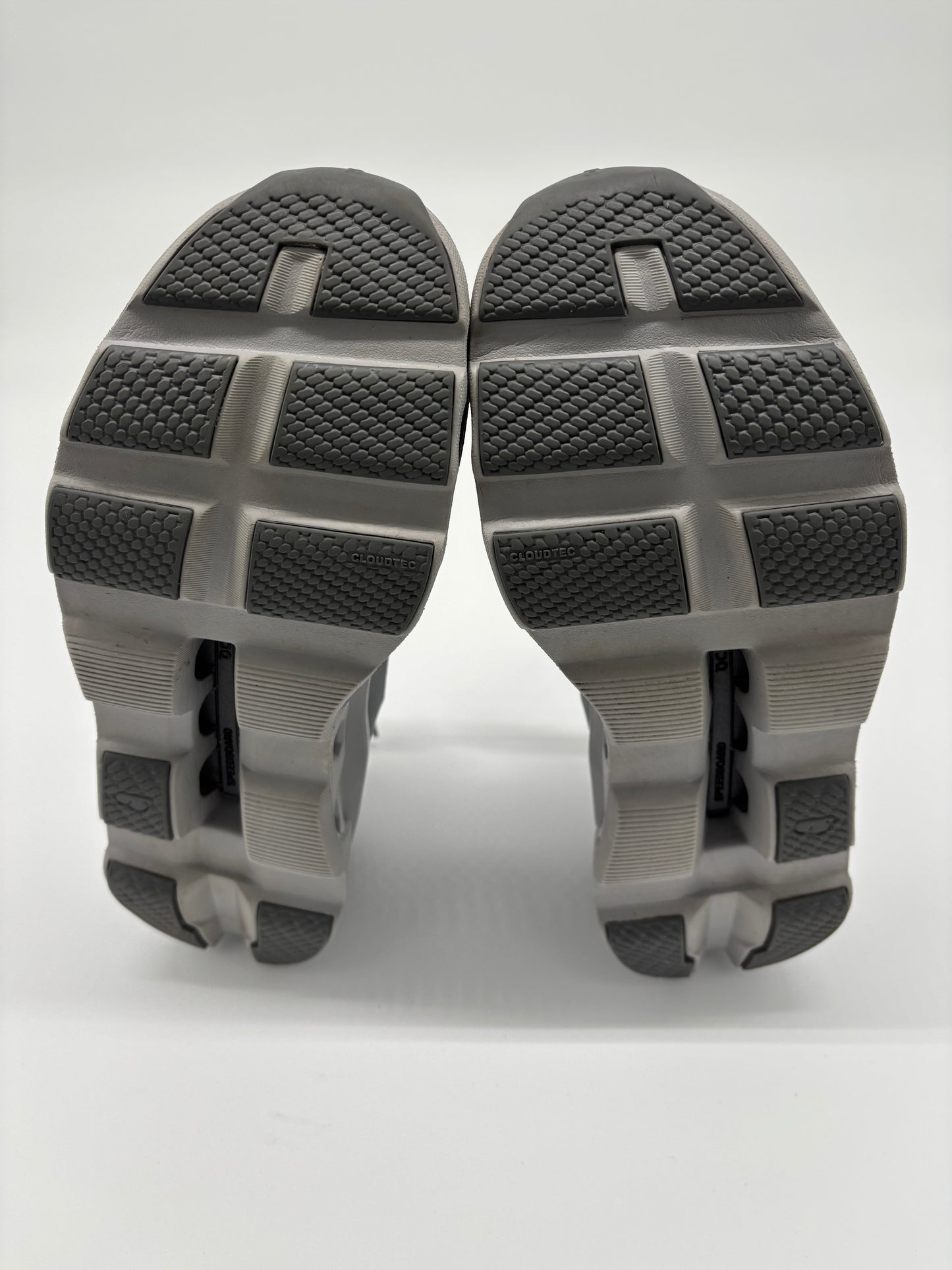 ON RUNNING TRAINERS