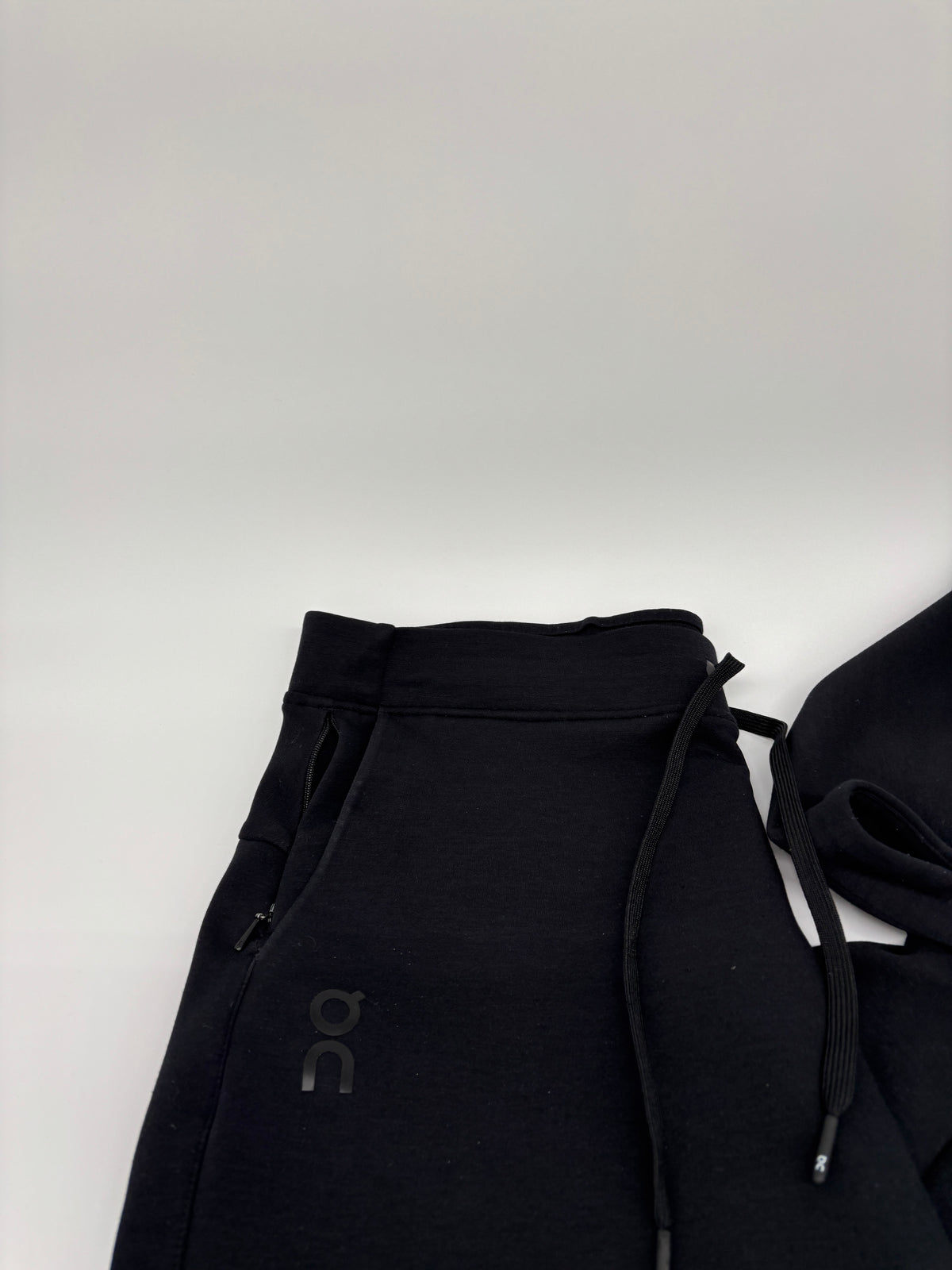 ON RUNNING TRACKSUIT