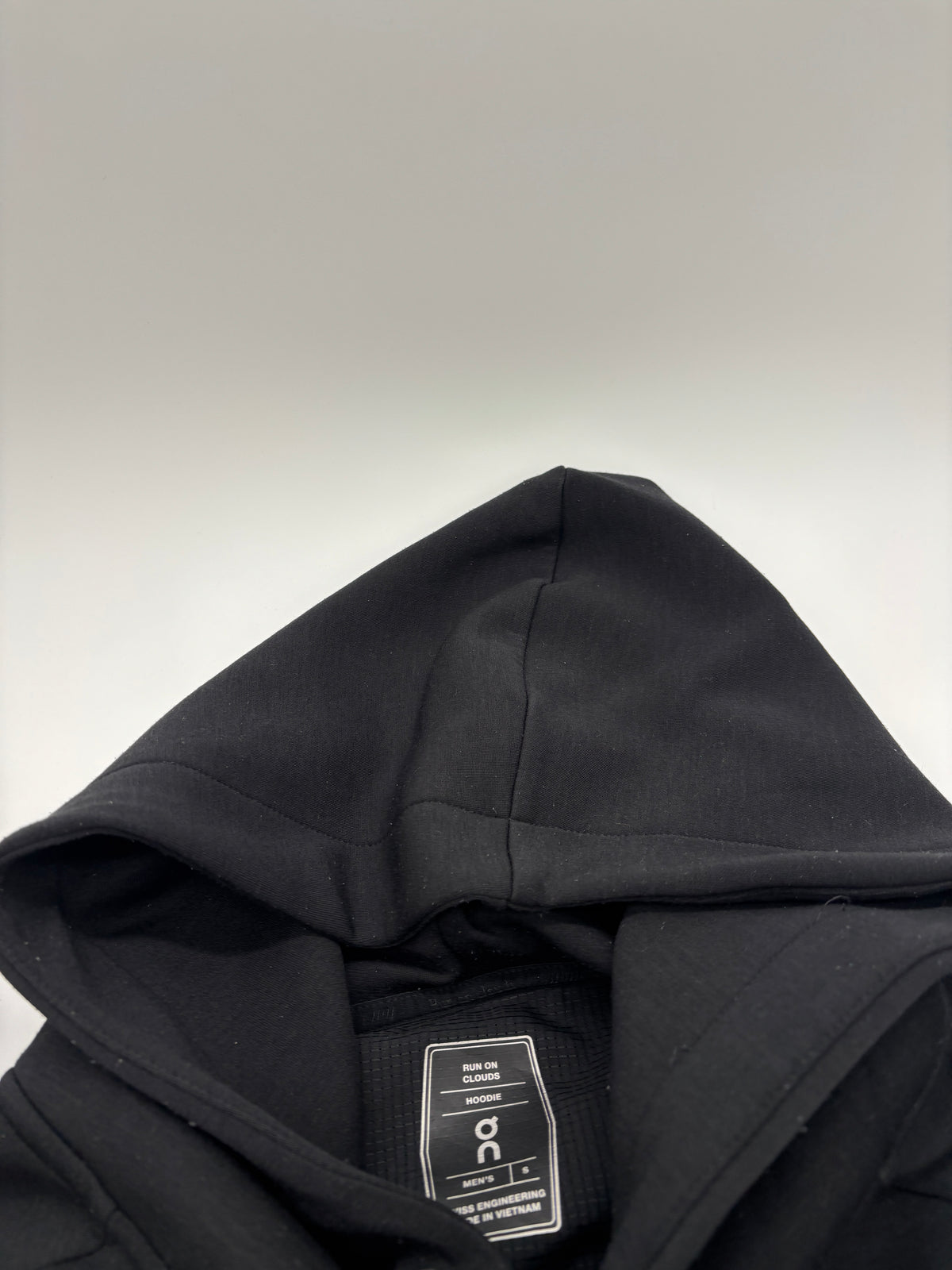 ON RUNNING TRACKSUIT