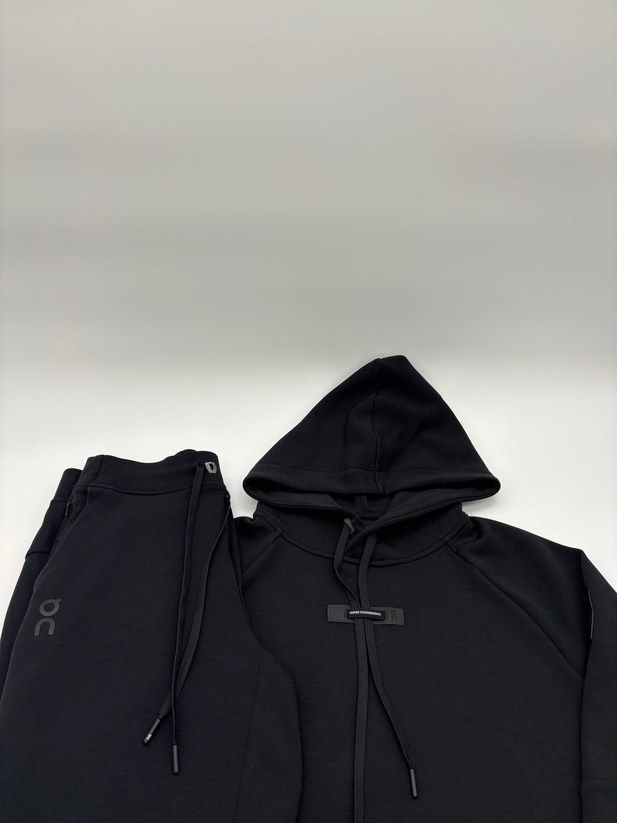 ON RUNNING TRACKSUIT