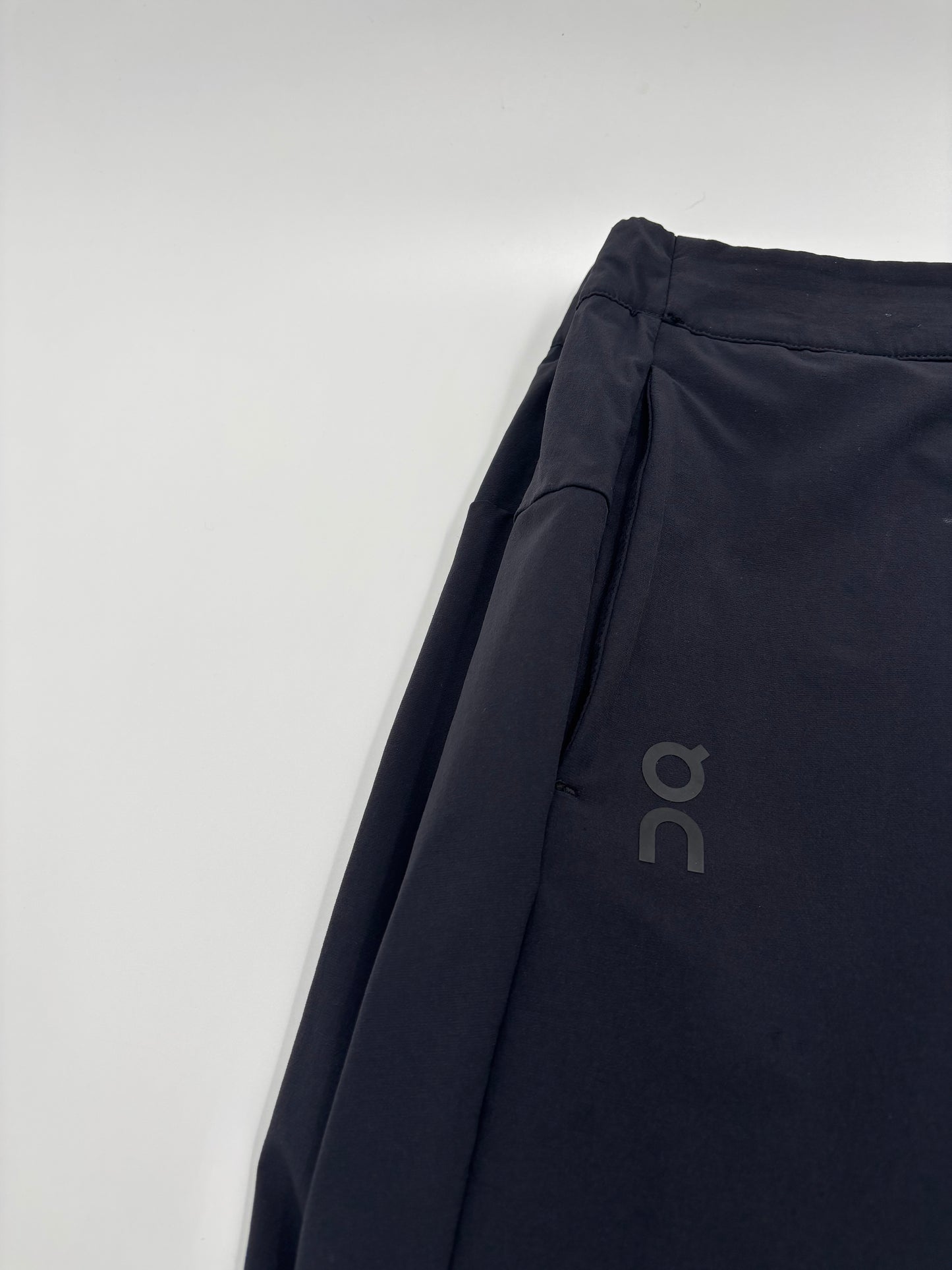 ON RUNNING ACTIVE PANTS