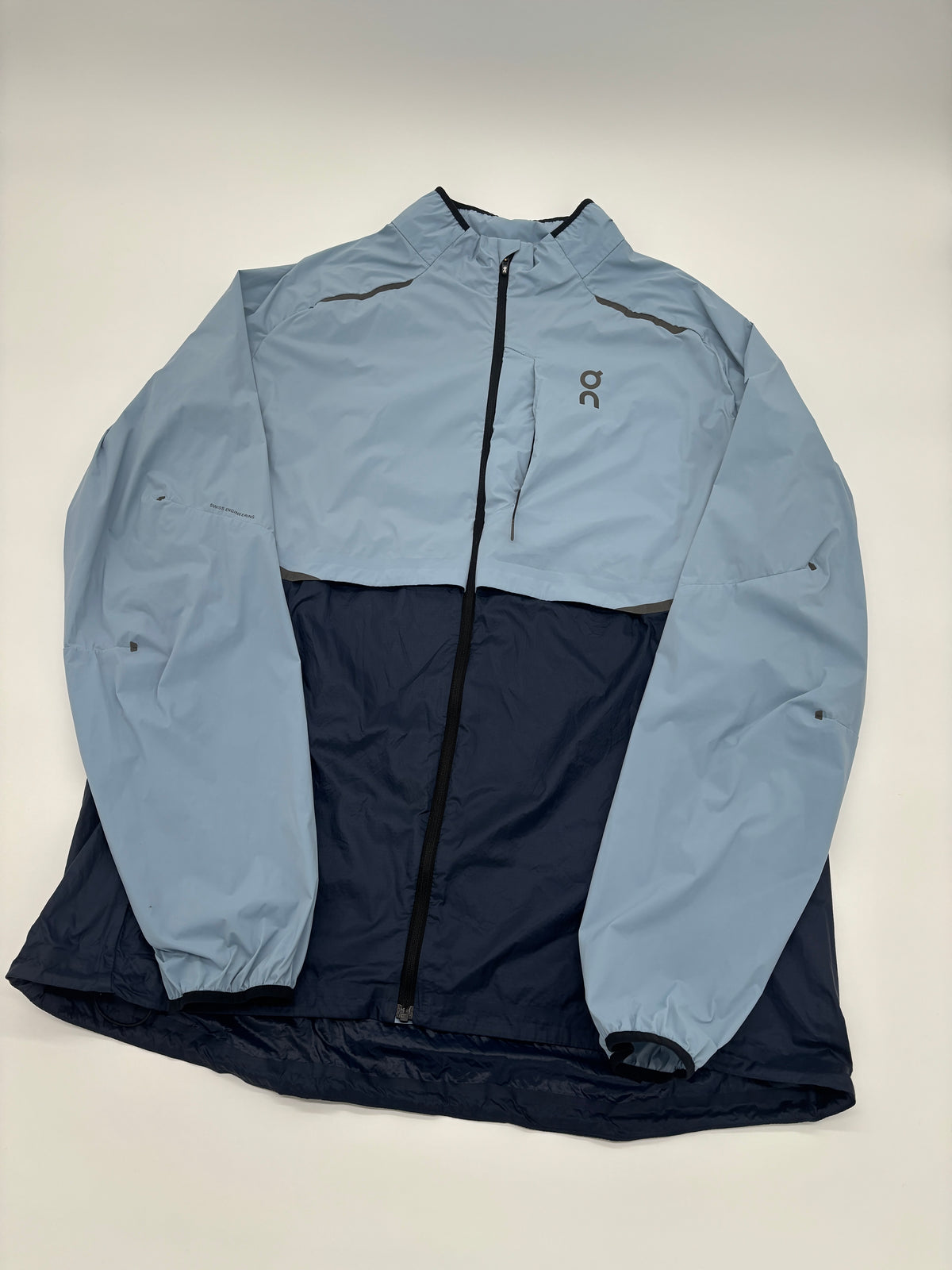 ON RUNNING JACKET