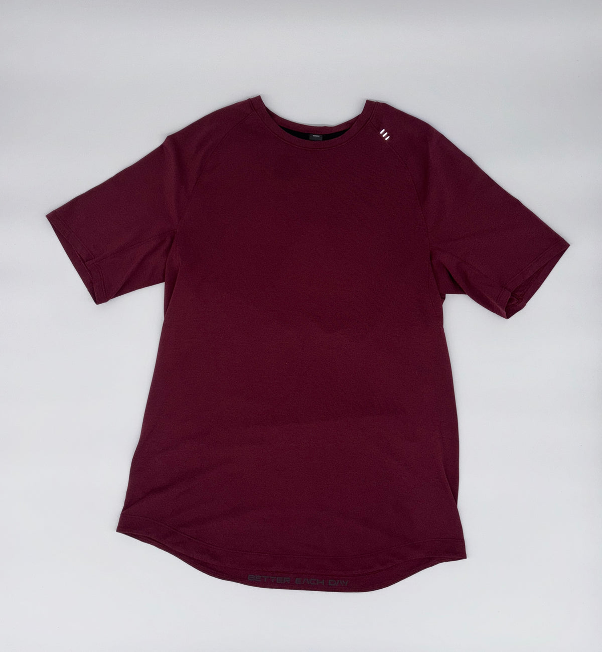LULULEMON T-SHIRT