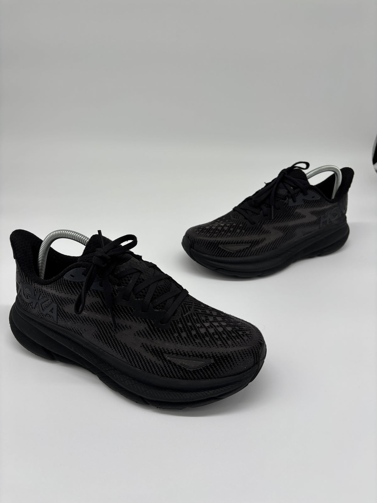 HOKA TRAINERS