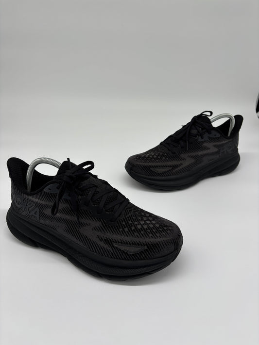 HOKA TRAINERS