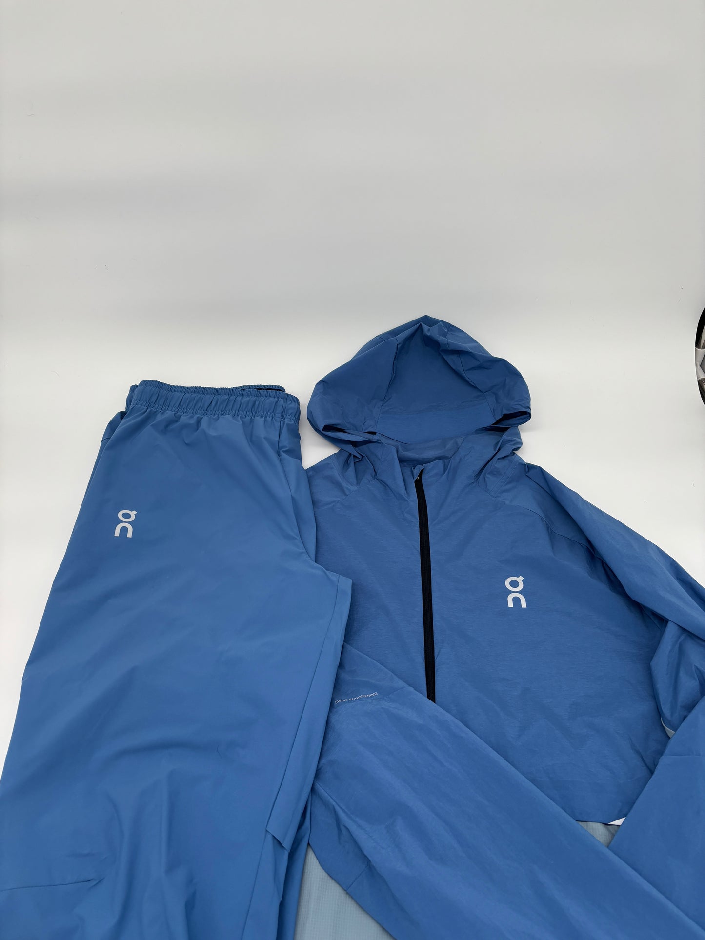 ON RUNNING TRACKSUIT