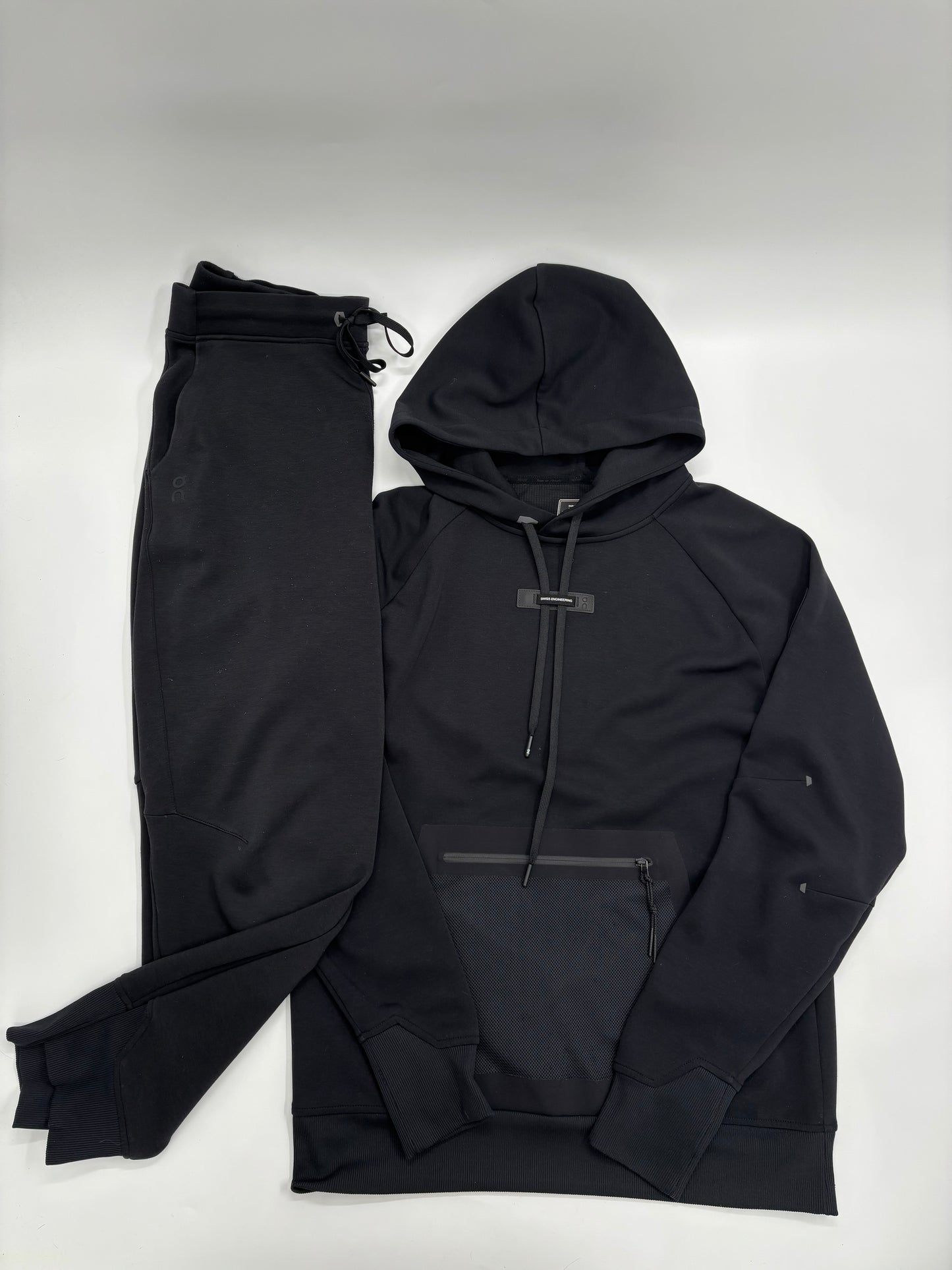 ON RUNNING TRACKSUIT