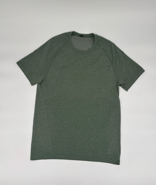 LULULEMON T-SHIRT