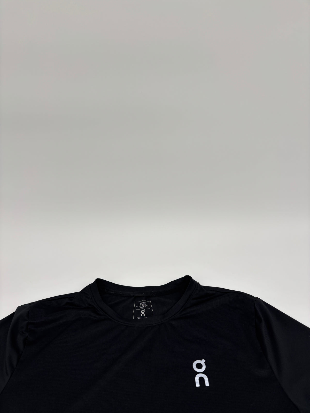 ON RUNNING T-SHIRT